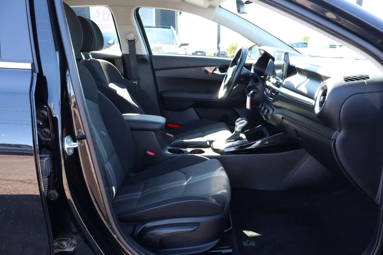 2024 Kia Forte EX   74$ WEEKLY   DONT PAY EXTRA FOR CASH Photo