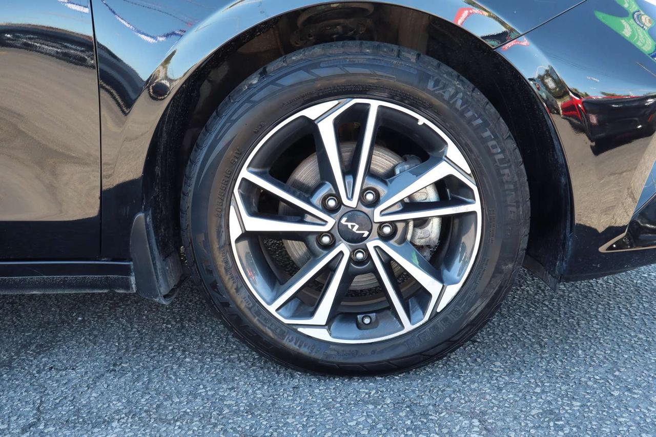 2024 Kia Forte EX   74$ WEEKLY   DONT PAY EXTRA FOR CASH Photo