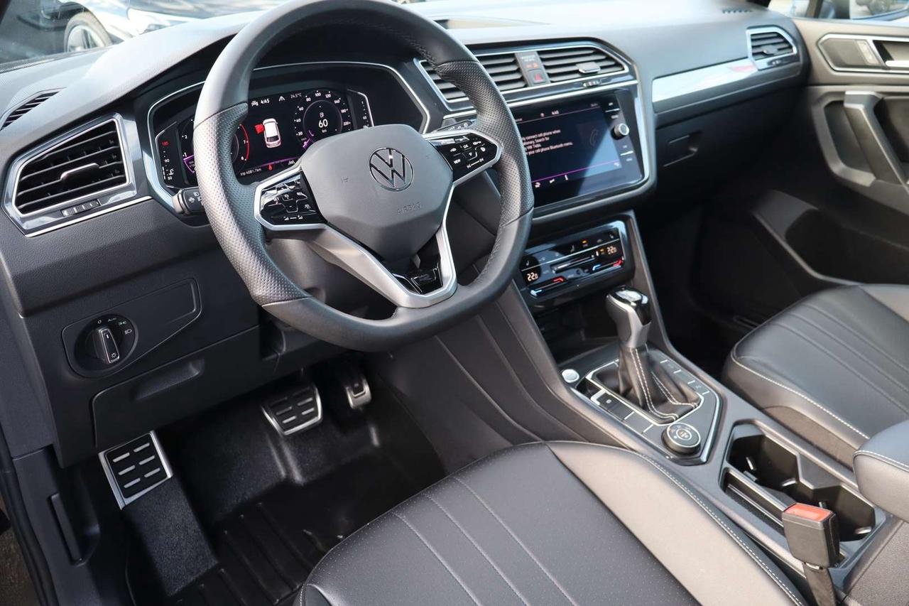 2024 Volkswagen Tiguan Comfortline R-Line Black 4MOTION   No Accident   Clean Carfax Photo