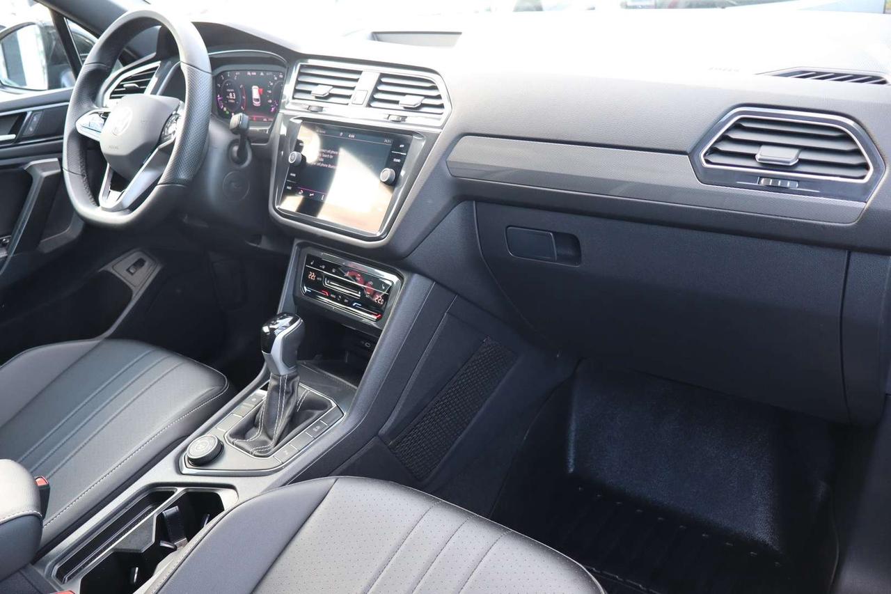 2024 Volkswagen Tiguan Comfortline R-Line Black 4MOTION   No Accident   Clean Carfax Photo