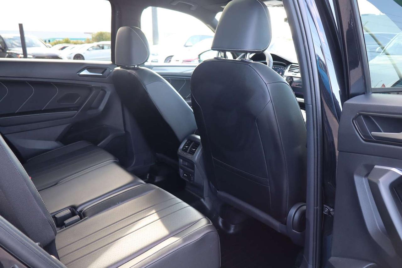 2024 Volkswagen Tiguan Comfortline R-Line Black 4MOTION   No Accident   Clean Carfax Photo