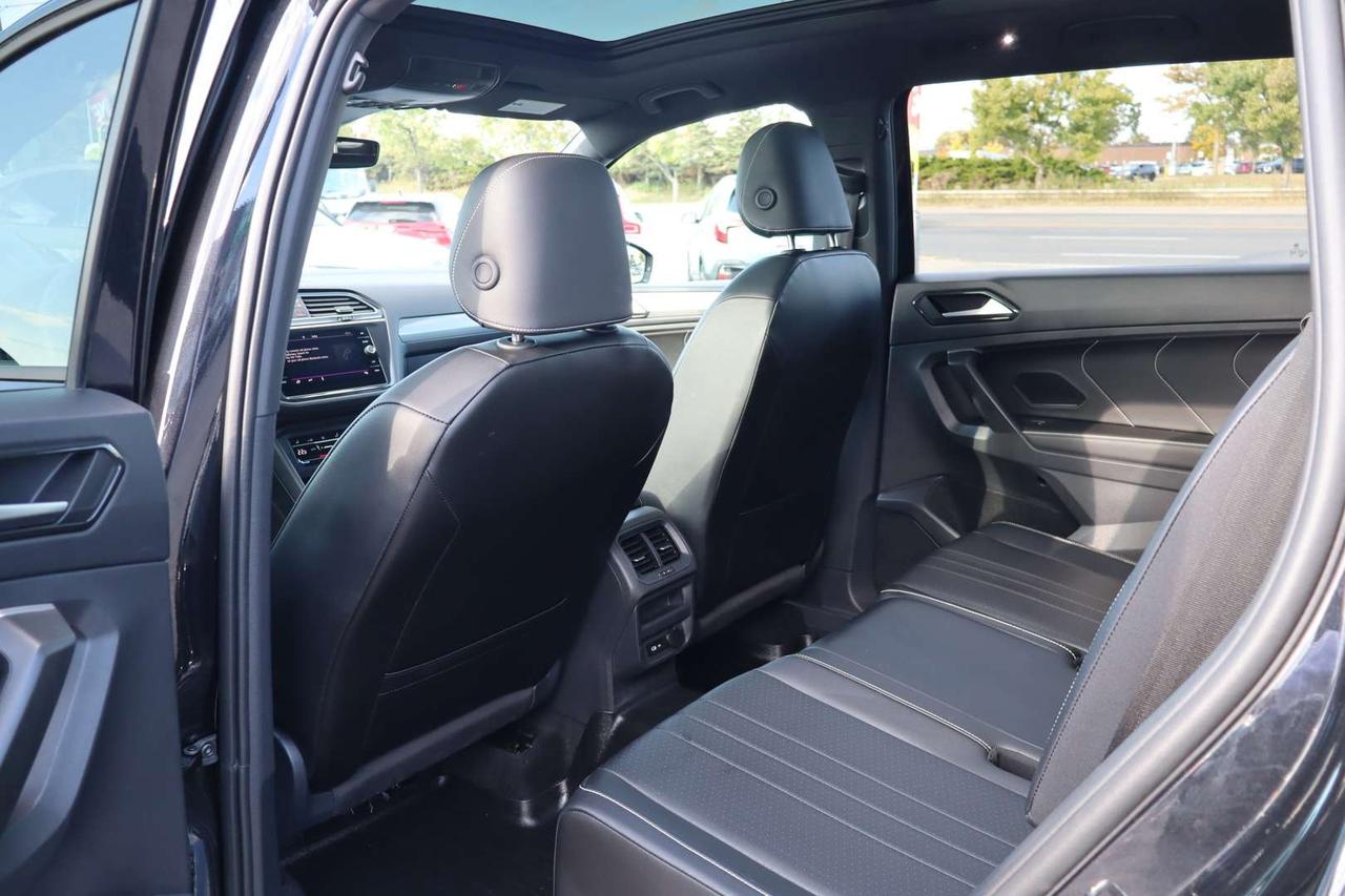 2024 Volkswagen Tiguan Comfortline R-Line Black 4MOTION   No Accident   Clean Carfax Photo