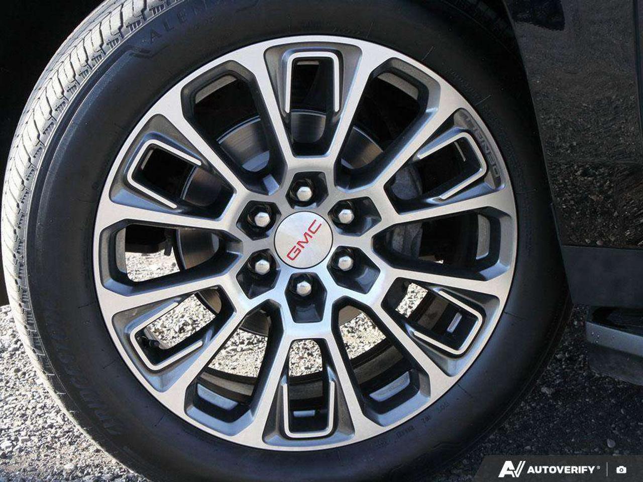 2023 GMC Yukon DENALI, 6.2L V8, 4X4, ALLOYS, LEATHER, BOSE, 1-OWNER, MACMASTER ORIGINAL, CERTIFIED PREOWNED! Photo