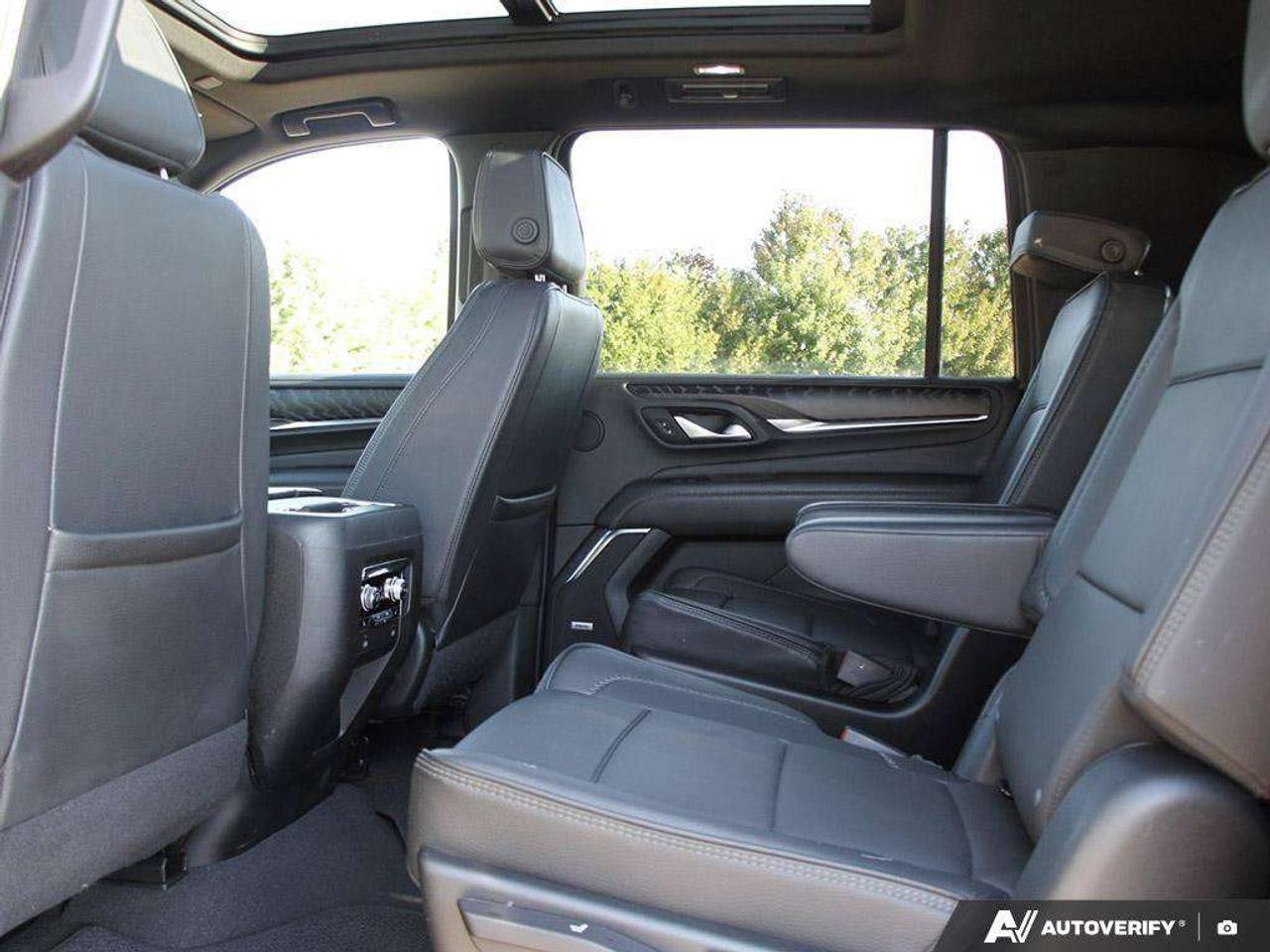 2023 GMC Yukon DENALI, 6.2L V8, 4X4, ALLOYS, LEATHER, BOSE, 1-OWNER, MACMASTER ORIGINAL, CERTIFIED PREOWNED! Photo