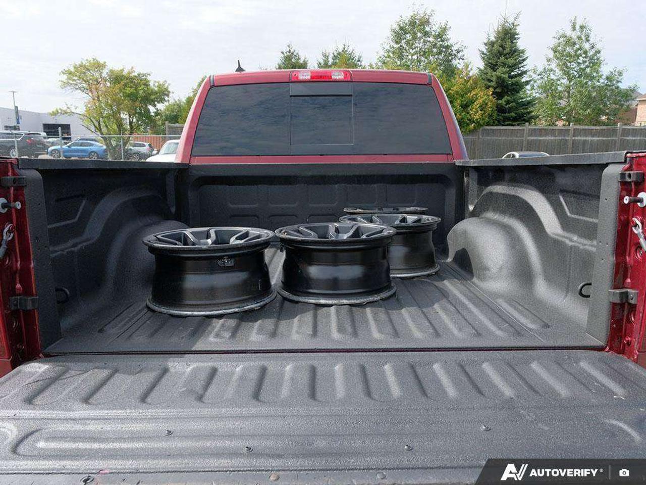 2021 RAM 1500 WARLOCK, 5.7L HEMI V8, 4X4, ALLOYS, NAV, 1-OWNER, CERTIFIED PREOWNED! Photo