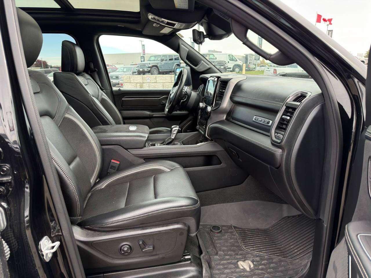 2023 RAM 1500 ACCIDENT FREE   SUNROOF   LEATHER Photo