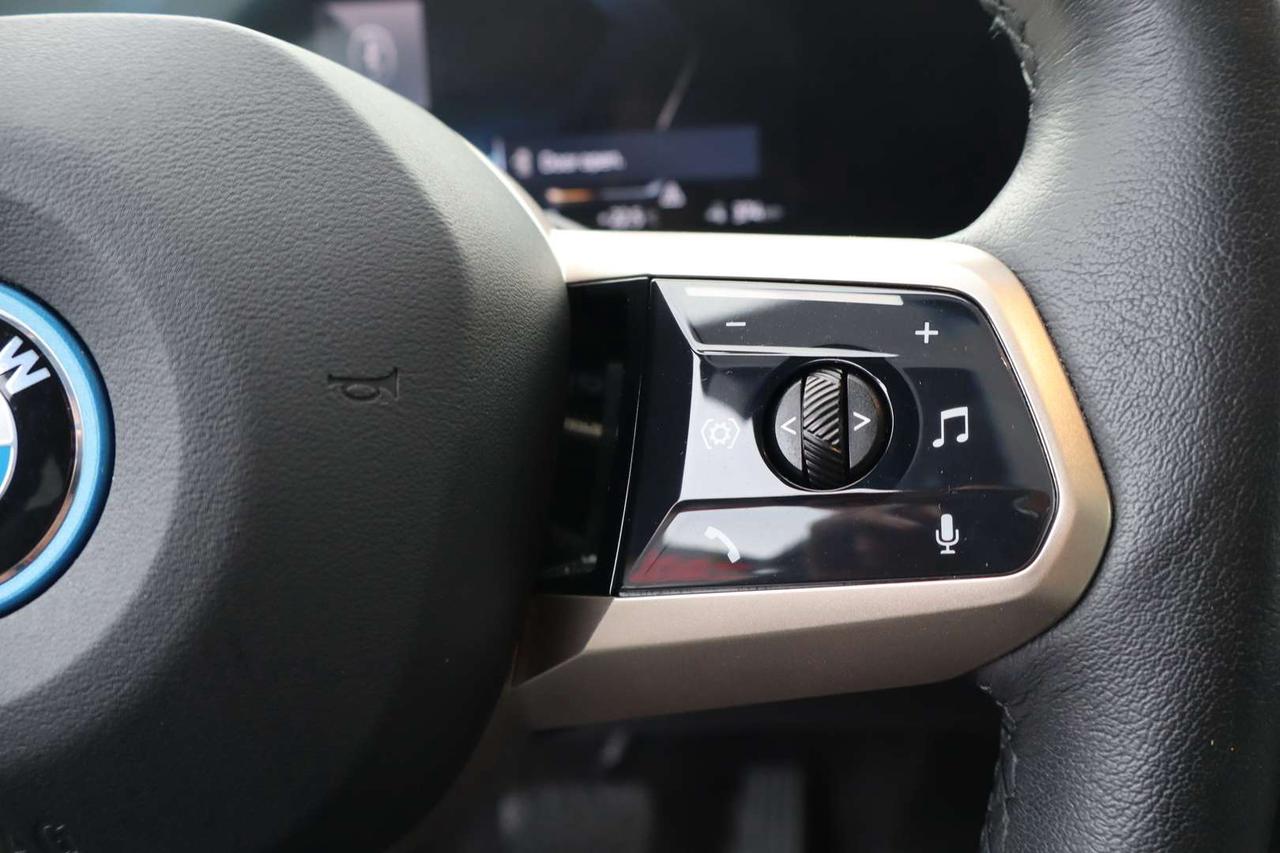2022 BMW iX xDrive50   Premium   Blue Interior   Accident Free Photo