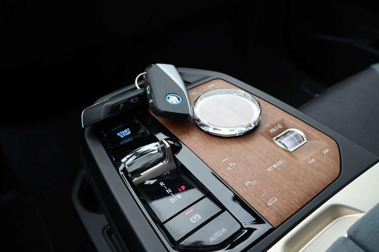 2022 BMW iX xDrive50   Premium   Blue Interior   Accident Free Photo