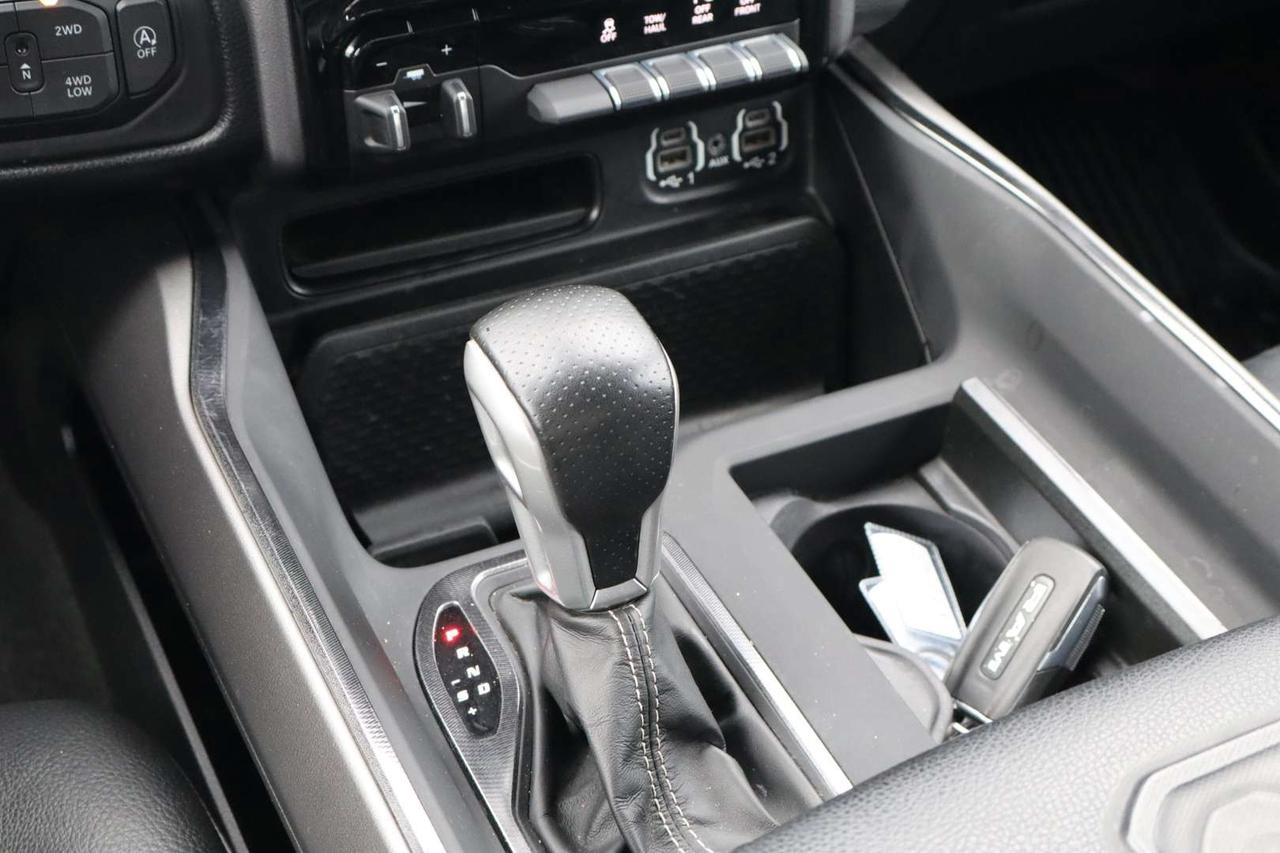 2022 RAM 1500 Sport GT Crew Cab 4WD Hemi 5.7L Photo