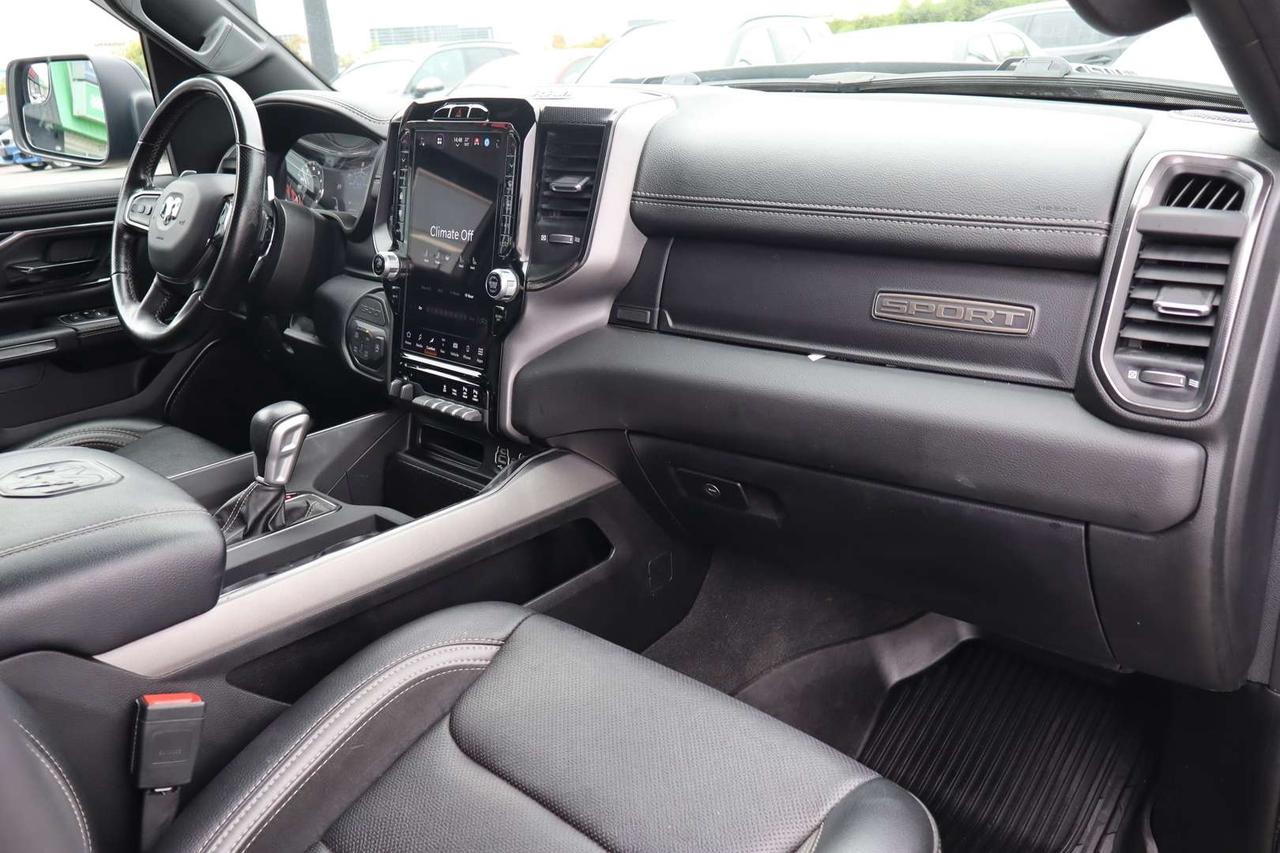 2022 RAM 1500 Sport GT Crew Cab 4WD Hemi 5.7L Photo