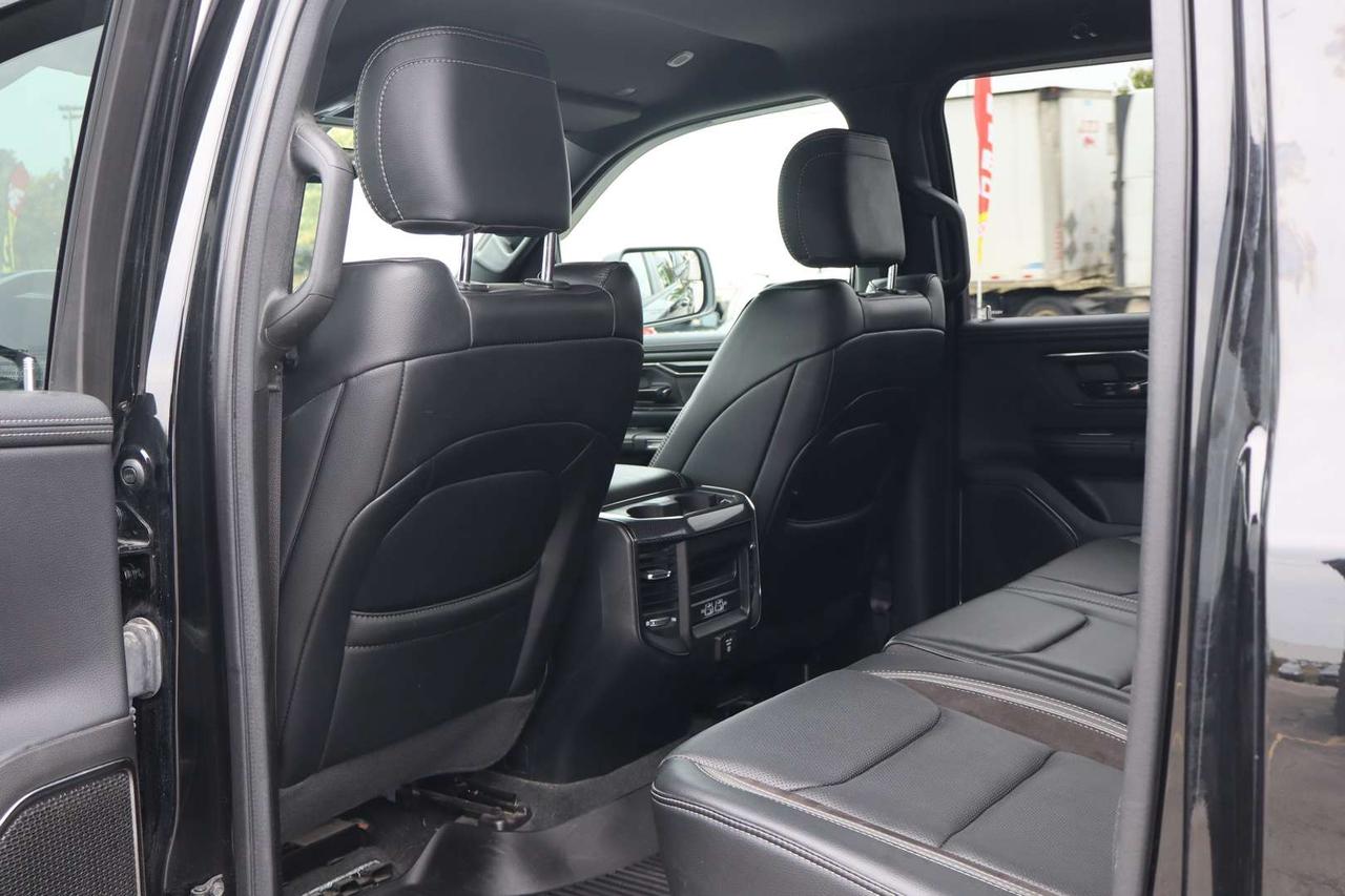 2022 RAM 1500 Sport GT Crew Cab 4WD Hemi 5.7L Photo