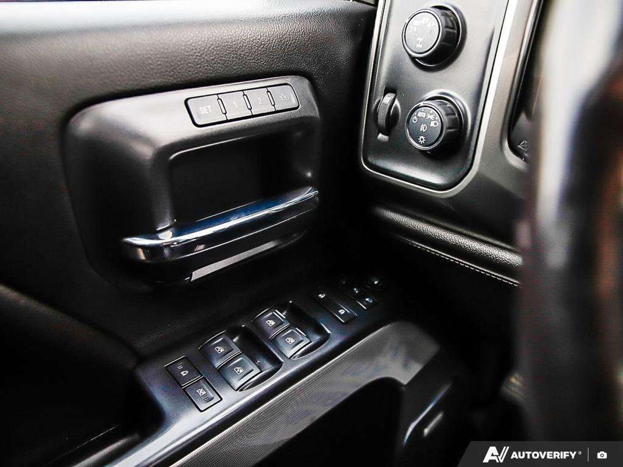 2018 Chevrolet Silverado 1500 5.3L V8, 4X4, Z71, ALLOYS, LEATHER, DOUBLE, 1-OWNER, CERTIFIED AS-TRADED! Photo
