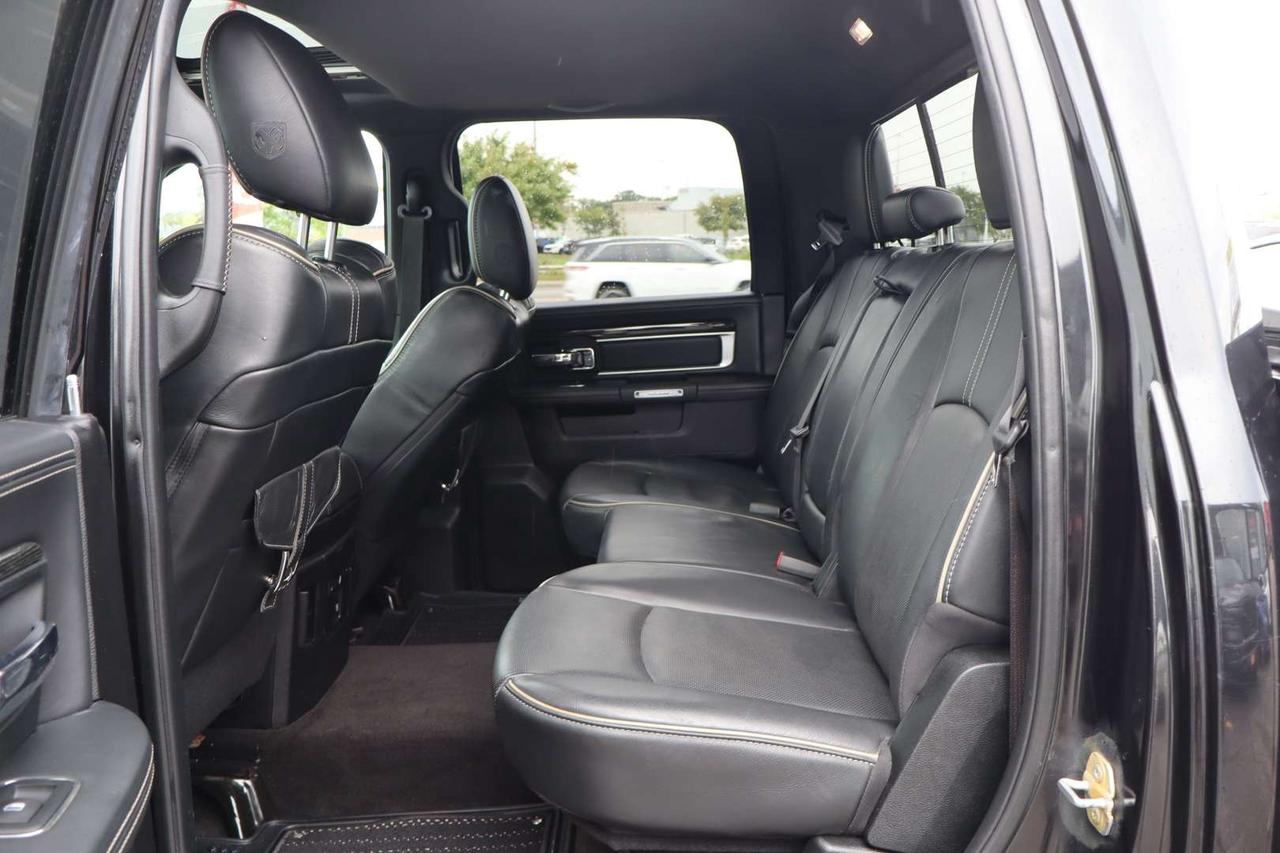 2018 RAM 1500 Limited Crew Cab 4WD   No Accidents   Certified   Local Ontario Vehicle Photo