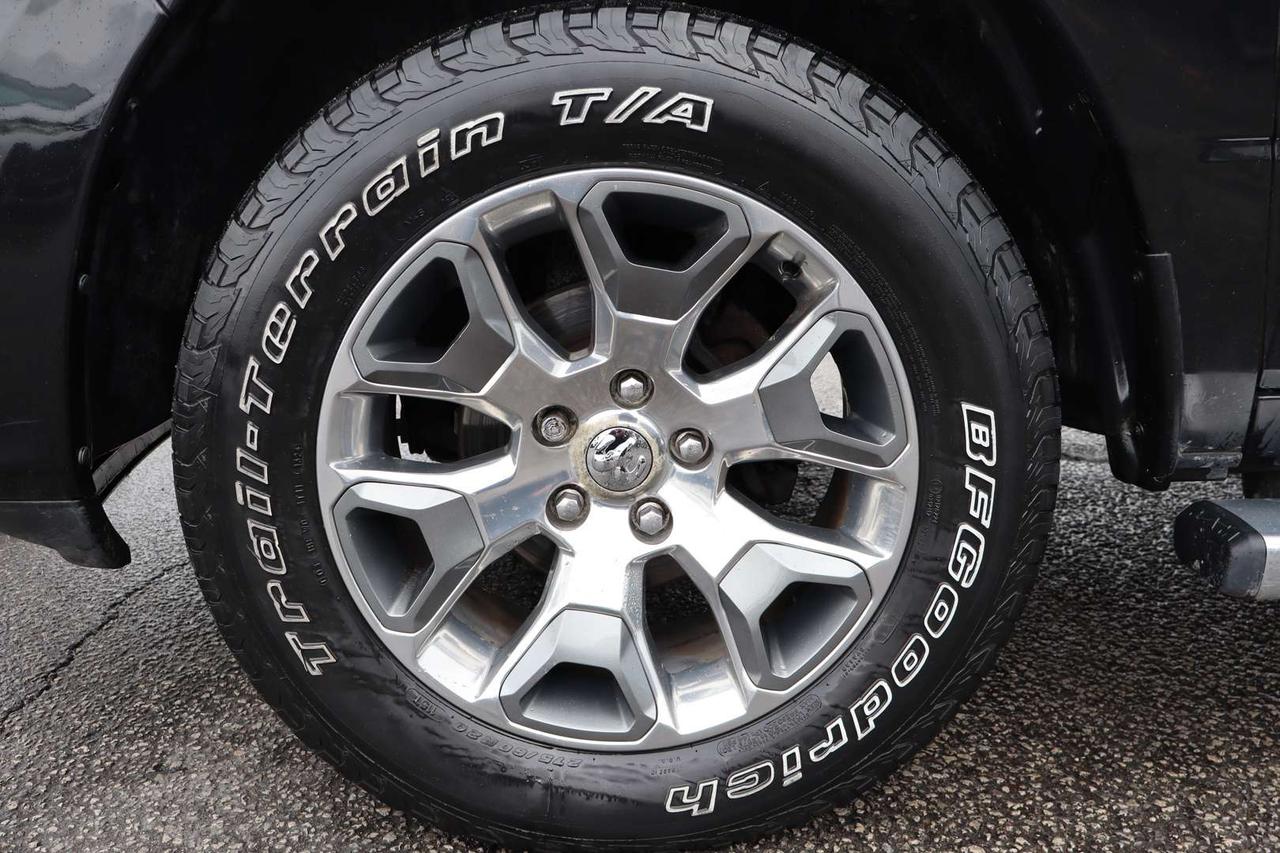 2018 RAM 1500 Limited Crew Cab 4WD   No Accidents   Certified   Local Ontario Vehicle Photo