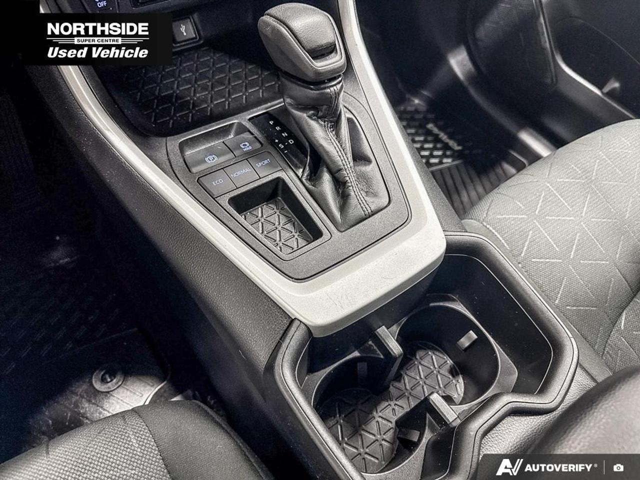 2022 Toyota RAV4 LE FWD Photo