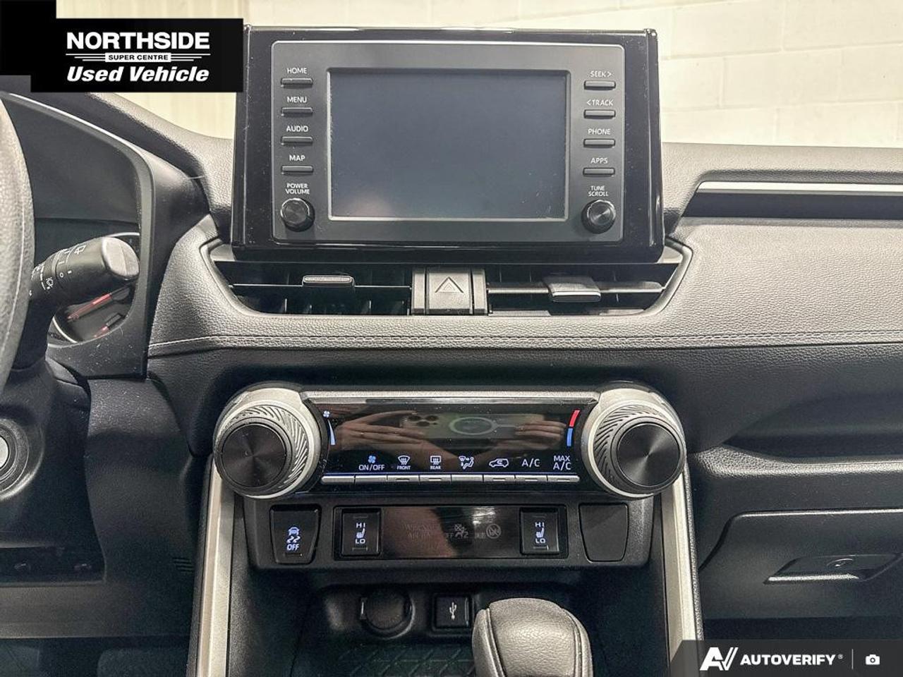 2022 Toyota RAV4 LE FWD Photo