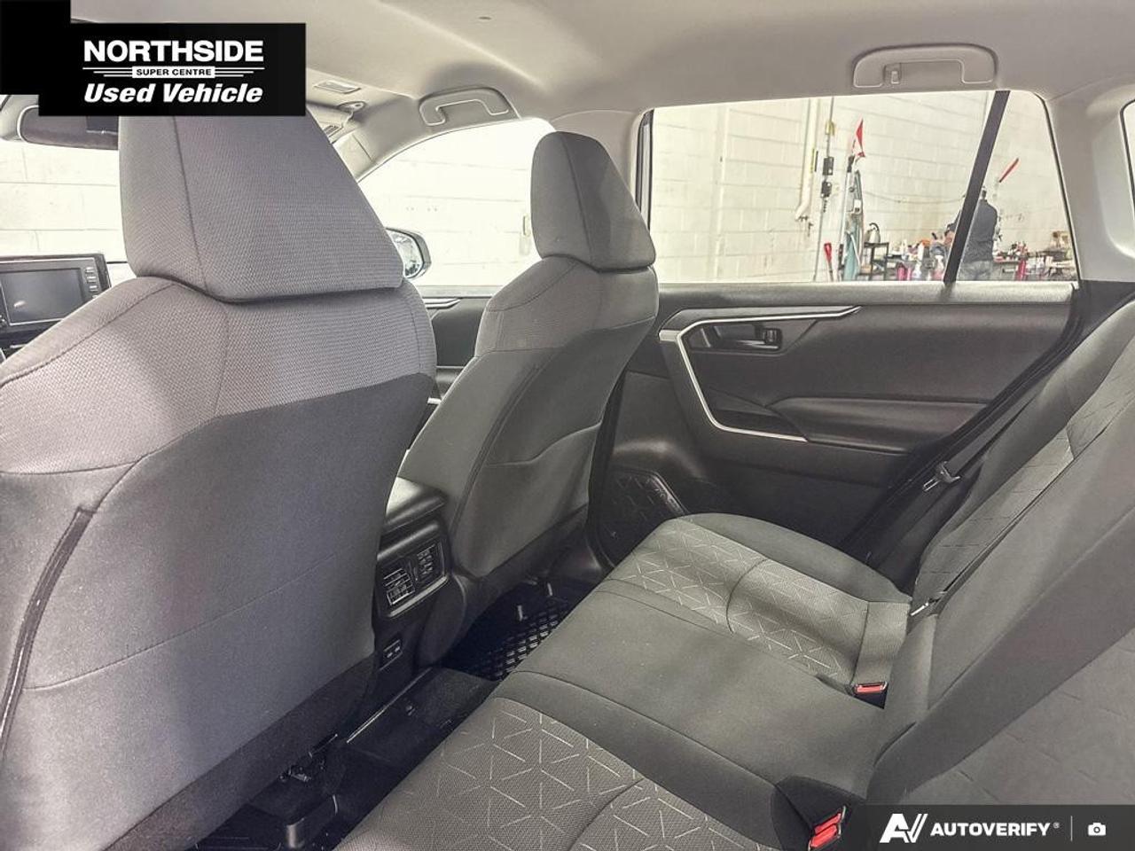 2022 Toyota RAV4 LE FWD Photo