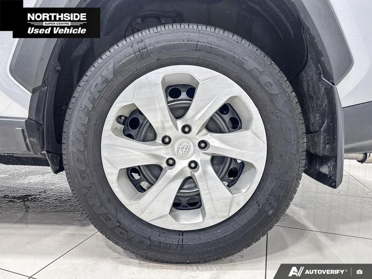 2022 Toyota RAV4 LE FWD Photo