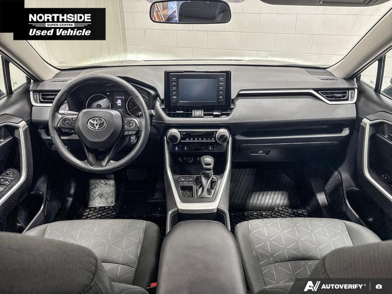 2022 Toyota RAV4 LE FWD Photo