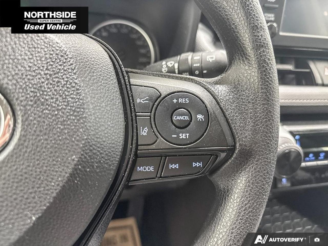 2022 Toyota RAV4 LE FWD Photo