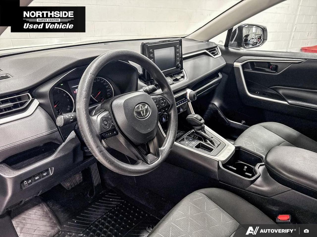 2022 Toyota RAV4 LE FWD Photo