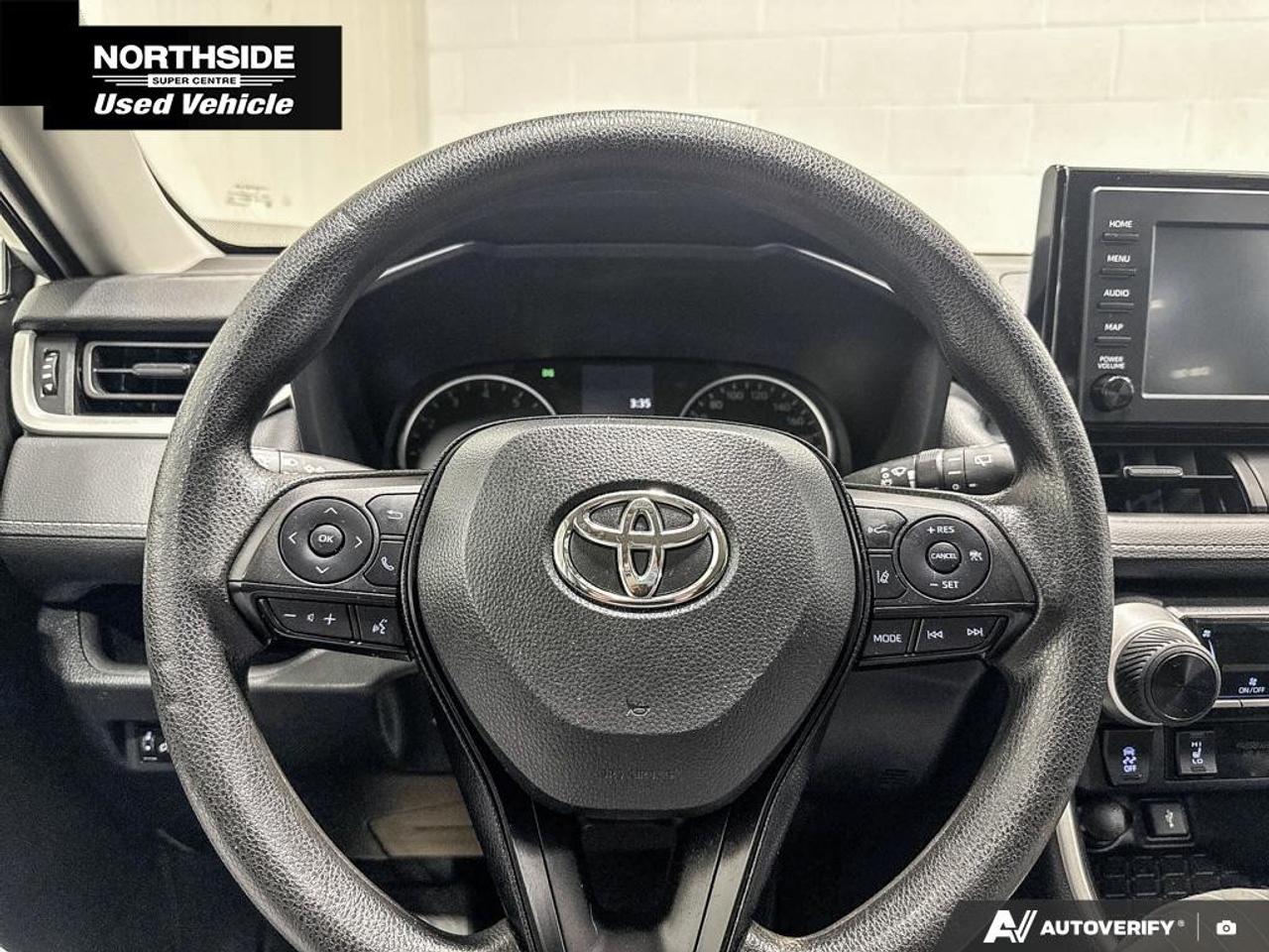 2022 Toyota RAV4 LE FWD Photo