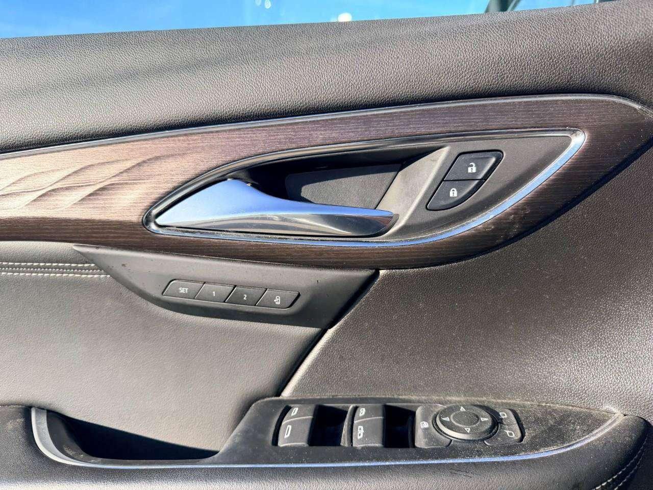 2023 Buick Envision AVENIR, 2.0L 4-CYL, AWD, ALLOYS, LEATHER, BOSE, NAV, 1-OWNER, MACMASTER ORIGINAL, CERTIFIED PREOWNED! Photo