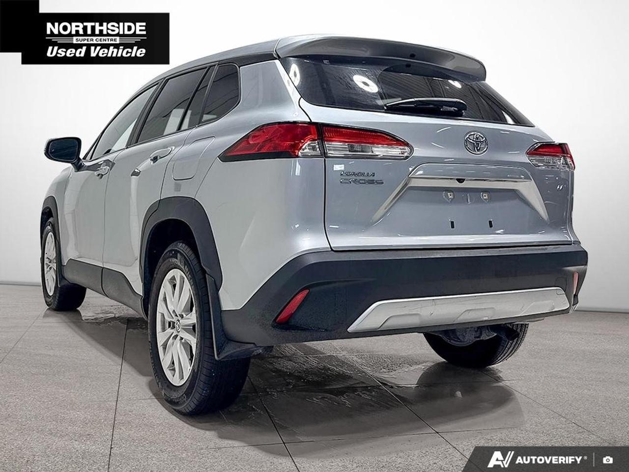 2022 Toyota Corolla Cross LE FWD Photo