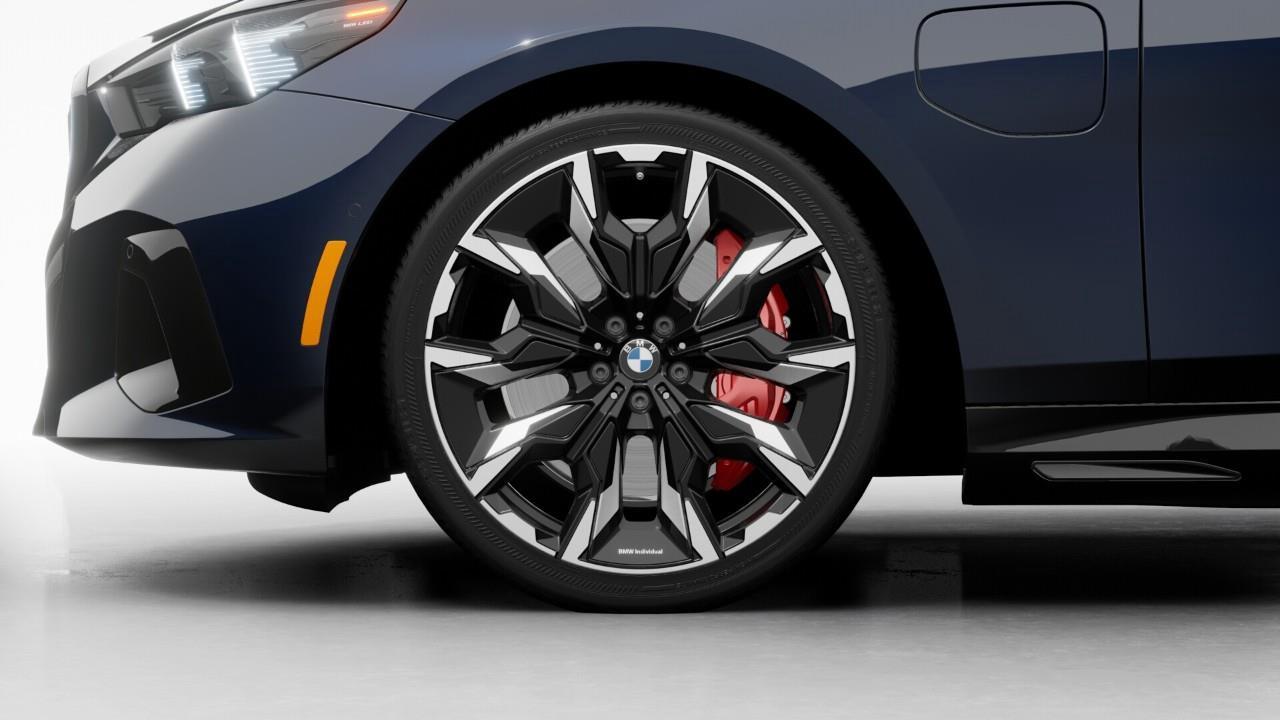2027 BMW 550e xDrive 4dr All-Wheel Drive Sedan Photo