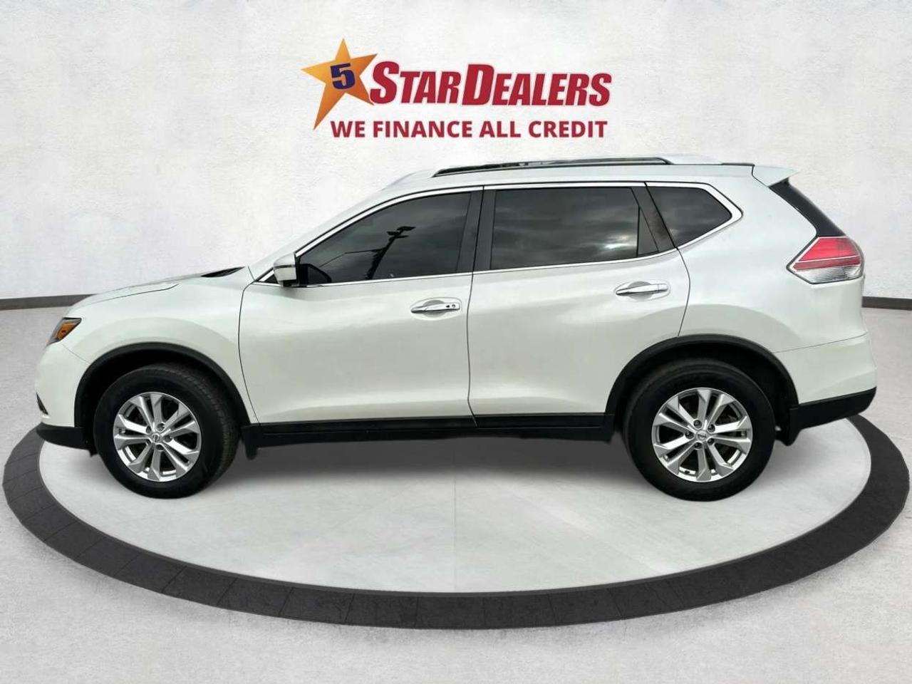 2016 Nissan Rogue SV/AWD/LEATHER/PANO/LOADED/WE FINANCE ALL CREDIT! Photo3