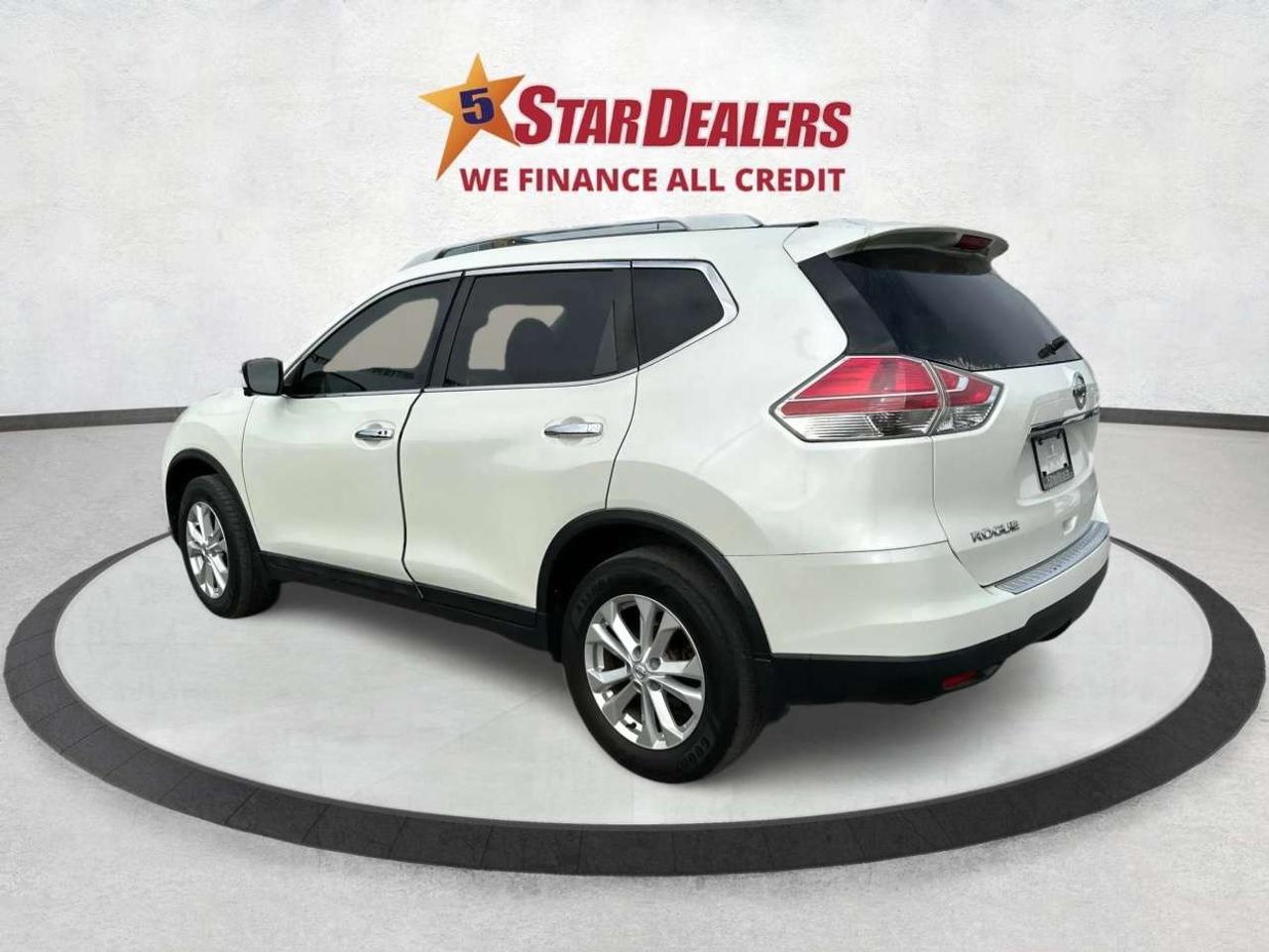2016 Nissan Rogue SV/AWD/LEATHER/PANO/LOADED/WE FINANCE ALL CREDIT! Photo