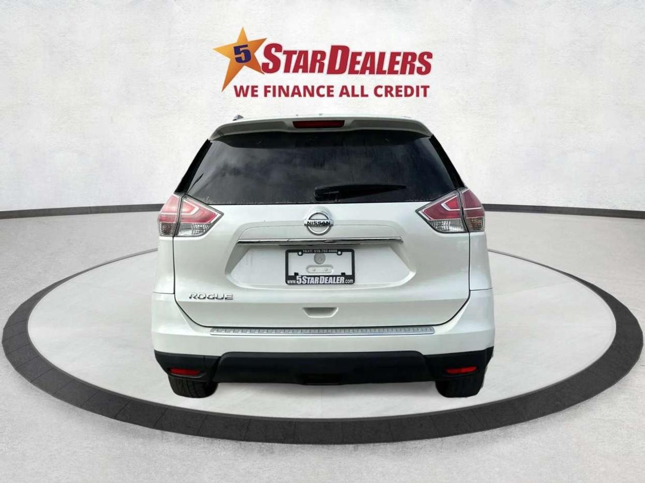 2016 Nissan Rogue SV/AWD/LEATHER/PANO/LOADED/WE FINANCE ALL CREDIT! Photo