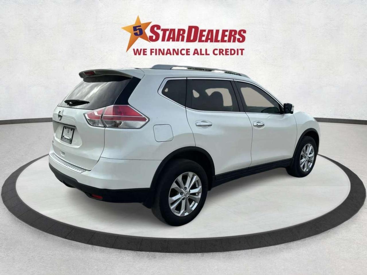 2016 Nissan Rogue SV/AWD/LEATHER/PANO/LOADED/WE FINANCE ALL CREDIT! Photo