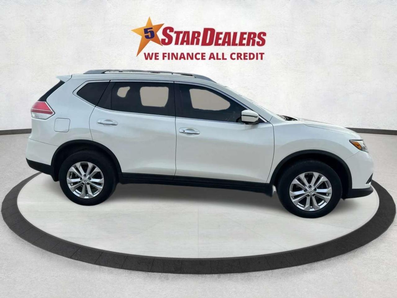 2016 Nissan Rogue SV/AWD/LEATHER/PANO/LOADED/WE FINANCE ALL CREDIT! Photo