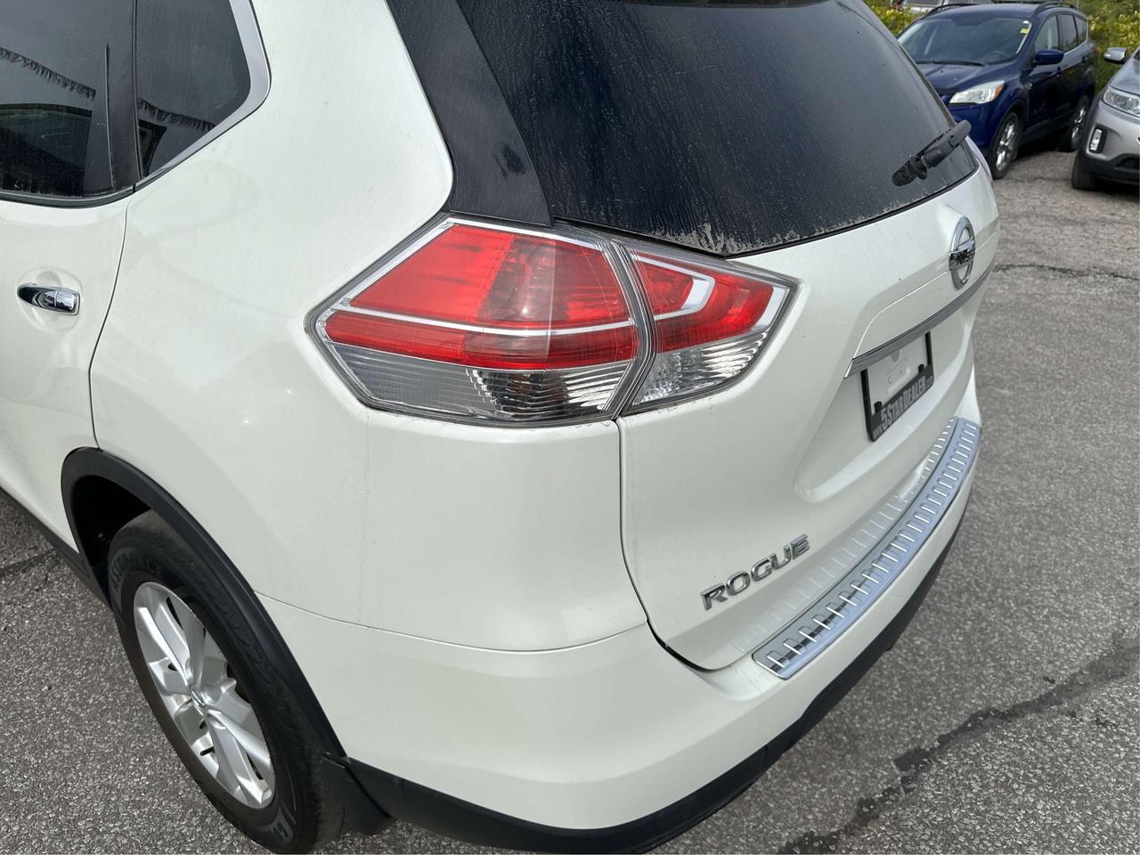2016 Nissan Rogue SV/AWD/LEATHER/PANO/LOADED/WE FINANCE ALL CREDIT! Photo