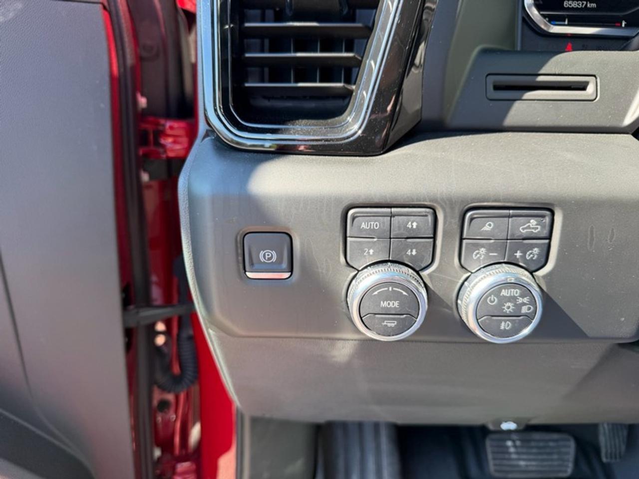 2025 GMC Sierra 1500 Crew Cab Short Box 4-Wheel Drive AT4 Photo