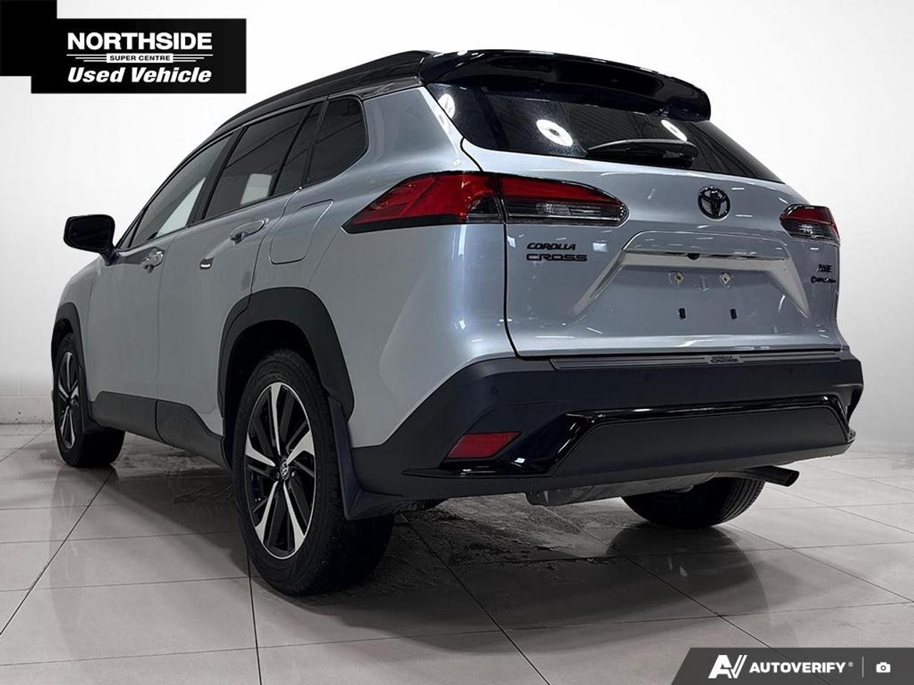 2025 Toyota Corolla Cross Hybrid XSE AWD Photo4