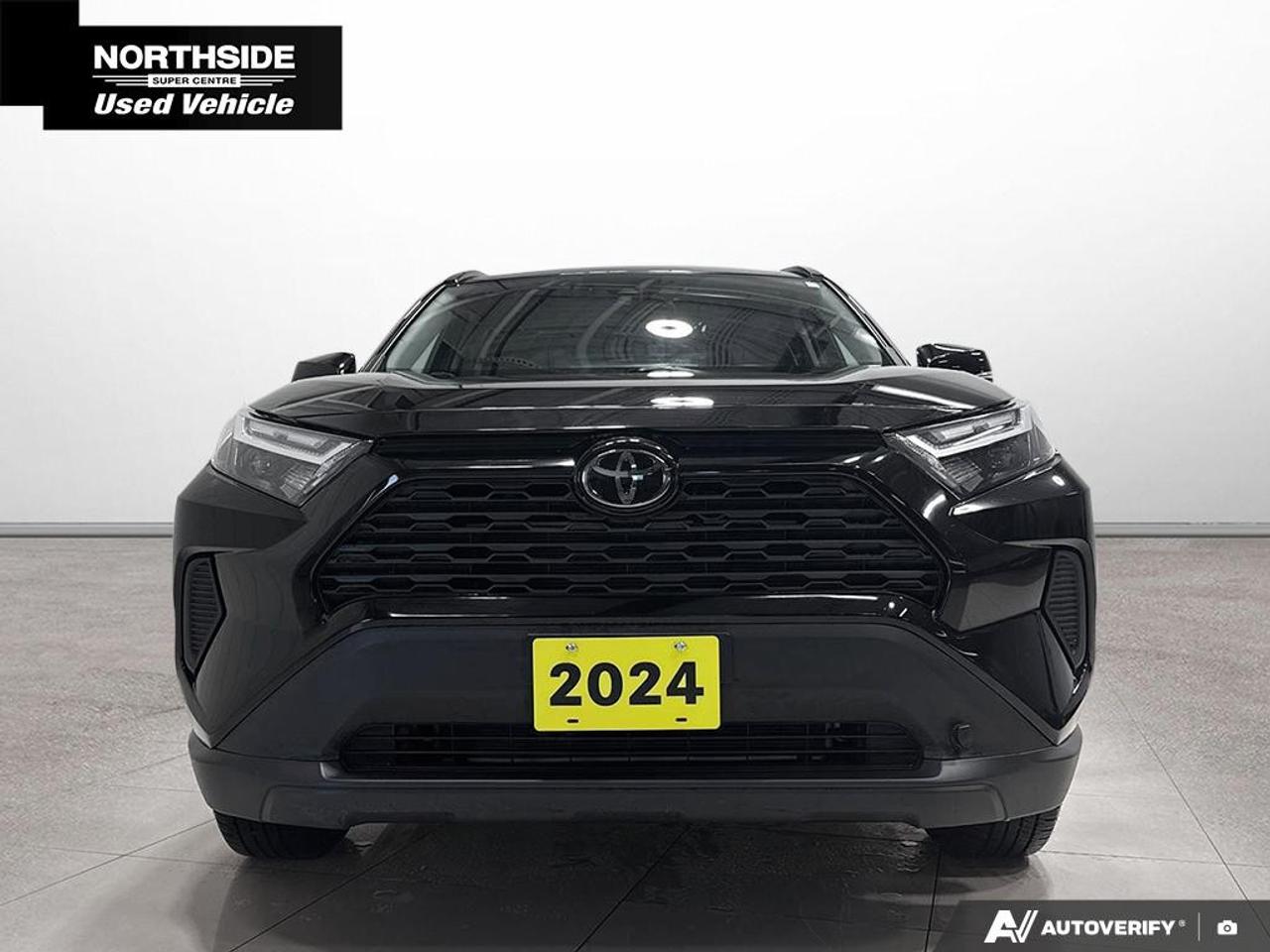2024 Toyota RAV4 XLE AWD Photo2