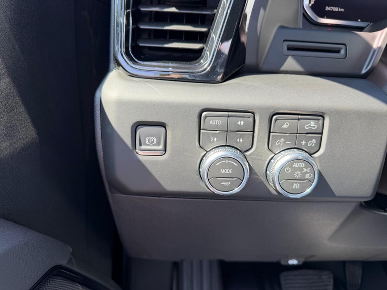 2026 GMC Sierra 1500 Crew Cab Short Box 4-Wheel Drive AT4 Photo