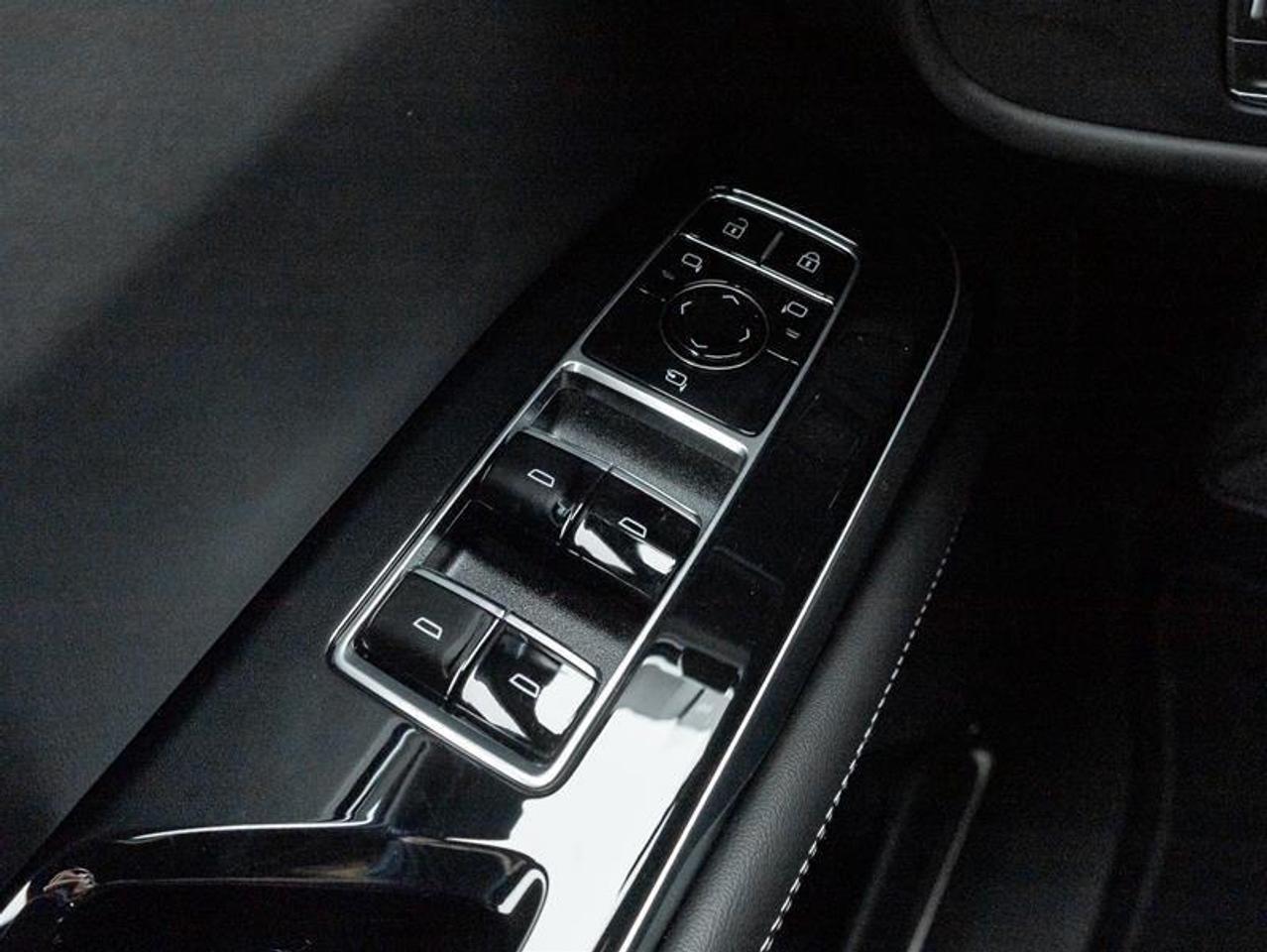 2027 Cadillac Escalade ESV V-Series 4dr 4x4 Photo