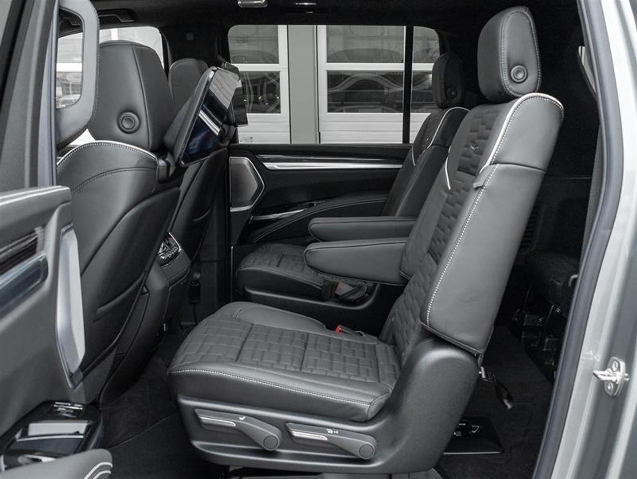 2027 Cadillac Escalade ESV V-Series 4dr 4x4 Photo