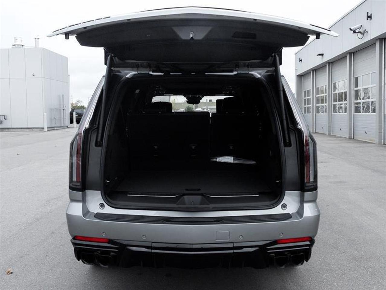 2027 Cadillac Escalade ESV V-Series 4dr 4x4 Photo