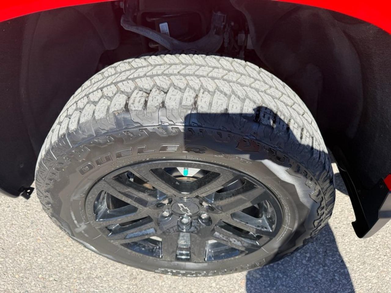 2024 Chevrolet Silverado 1500 Crew Cab Short Box 4-Wheel Drive Custom Trail Boss Photo