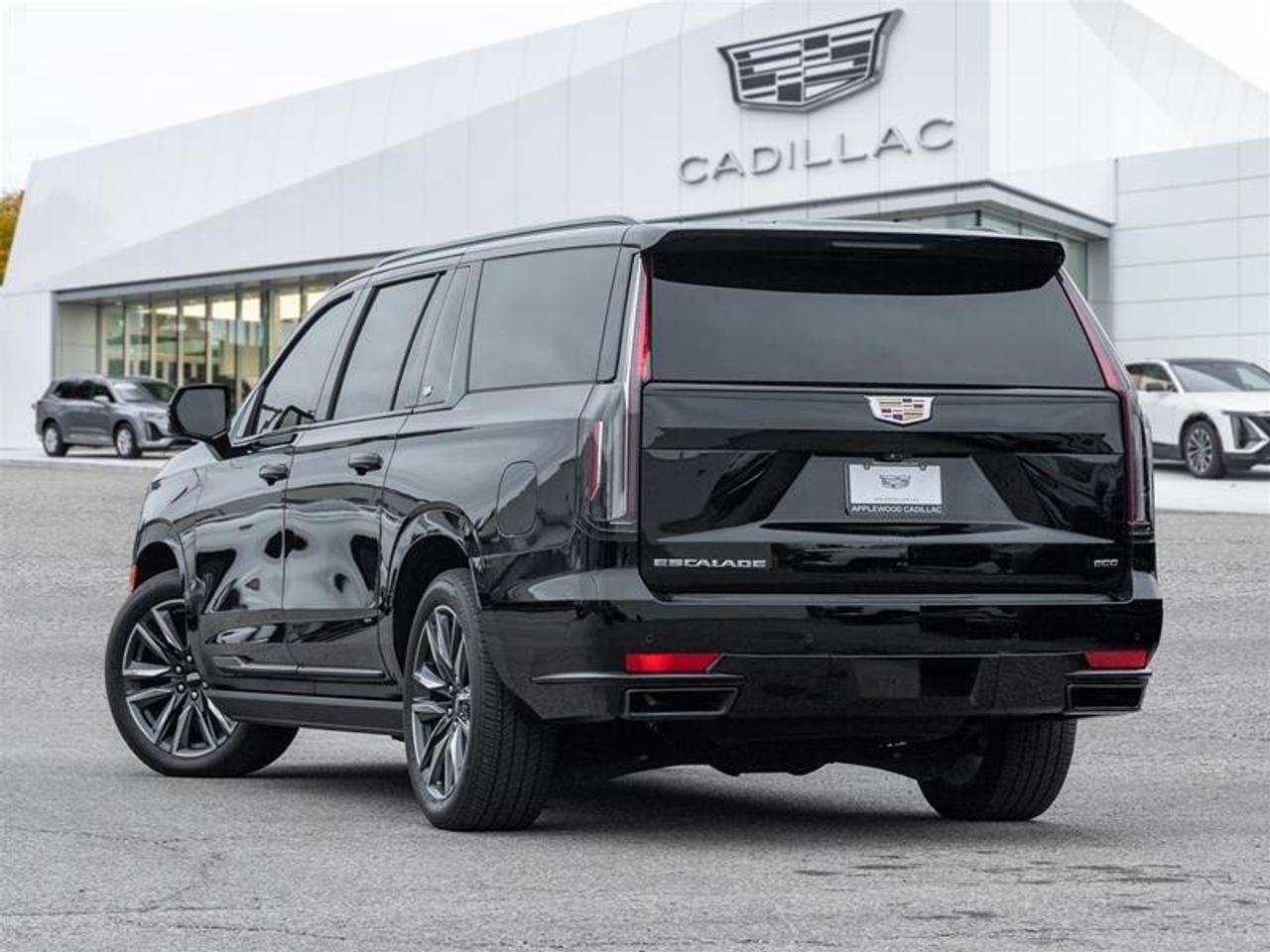 2024 Cadillac Escalade ESV Sport Platinum 4dr 4x4 Photo4