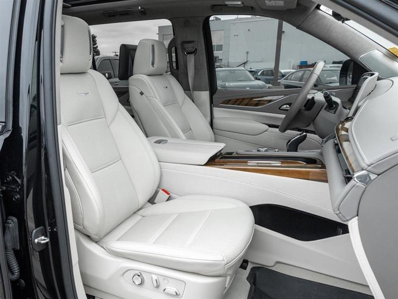 2024 Cadillac Escalade ESV Sport Platinum 4dr 4x4 Photo