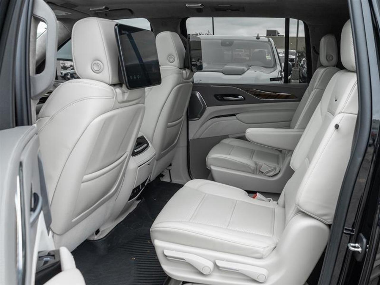 2024 Cadillac Escalade ESV Sport Platinum 4dr 4x4 Photo