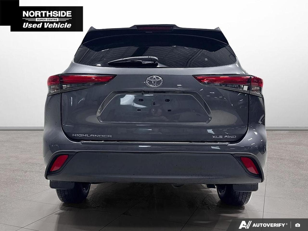 2021 Toyota Highlander XLE AWD Photo