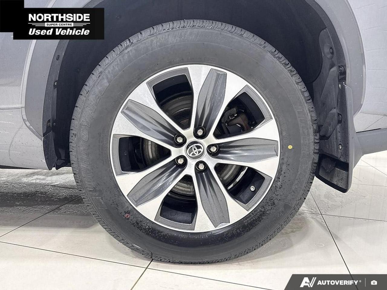 2021 Toyota Highlander XLE AWD Photo