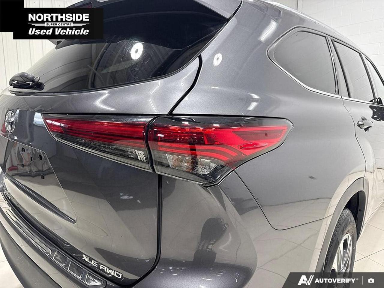 2021 Toyota Highlander XLE AWD Photo
