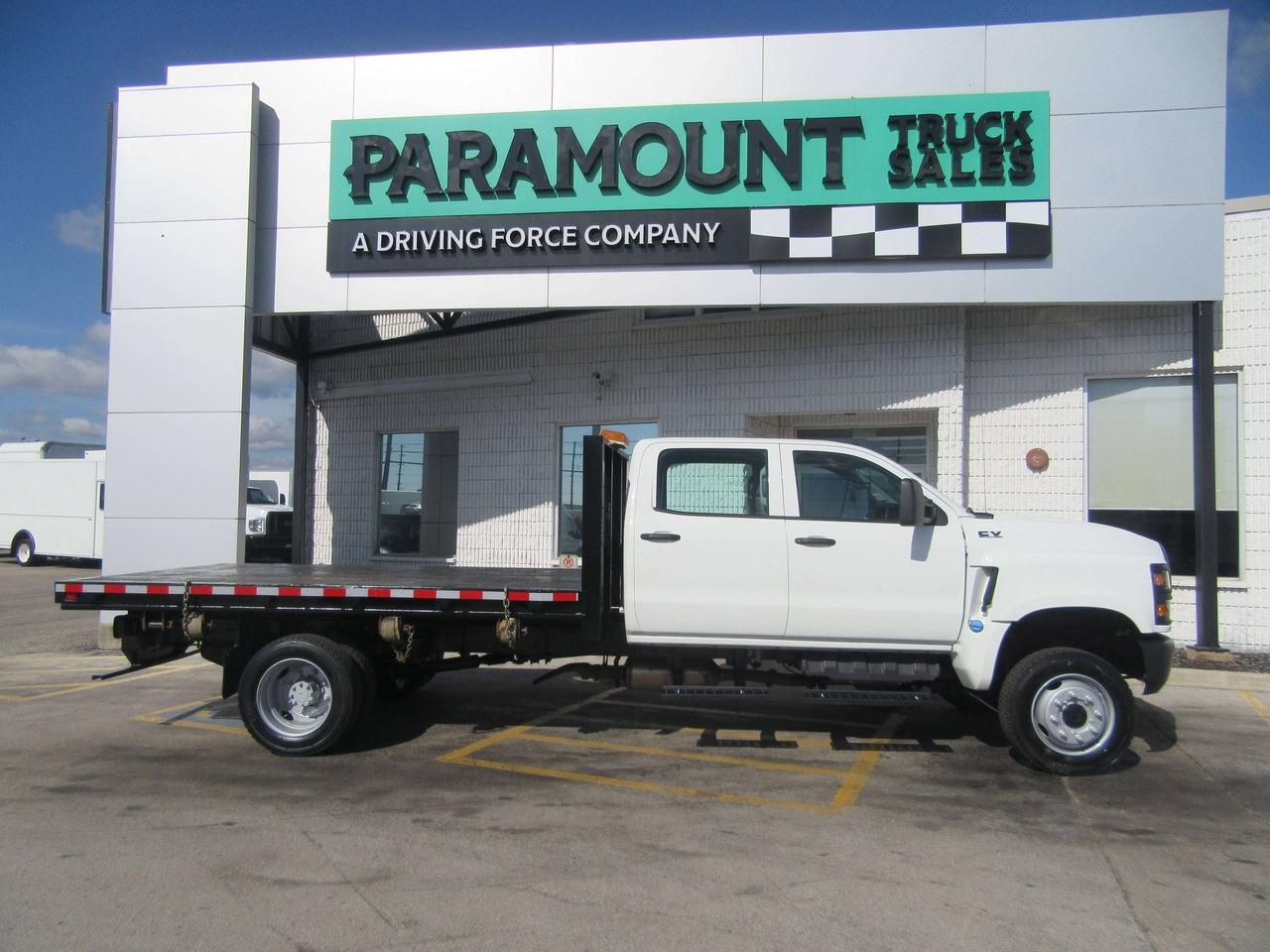 2022 International CV-515 CREW CAB 4X4 DIESEL FLAT DECK & TIE STRAP PACKAGE Photo5